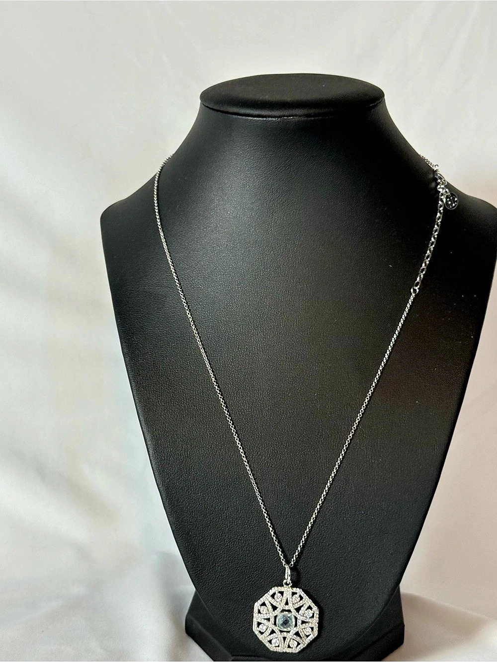 Pendent necklace